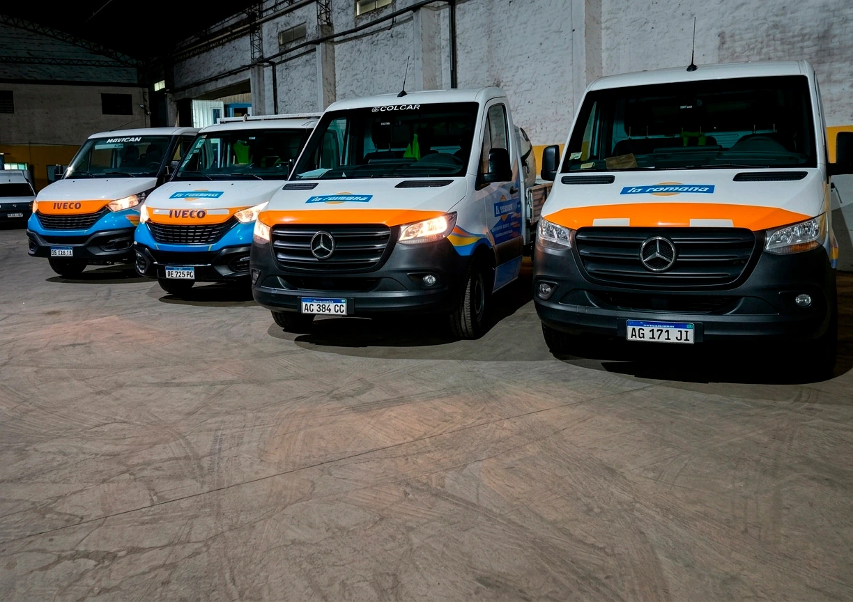 Flota de utilitarios de Servicios La Rumana